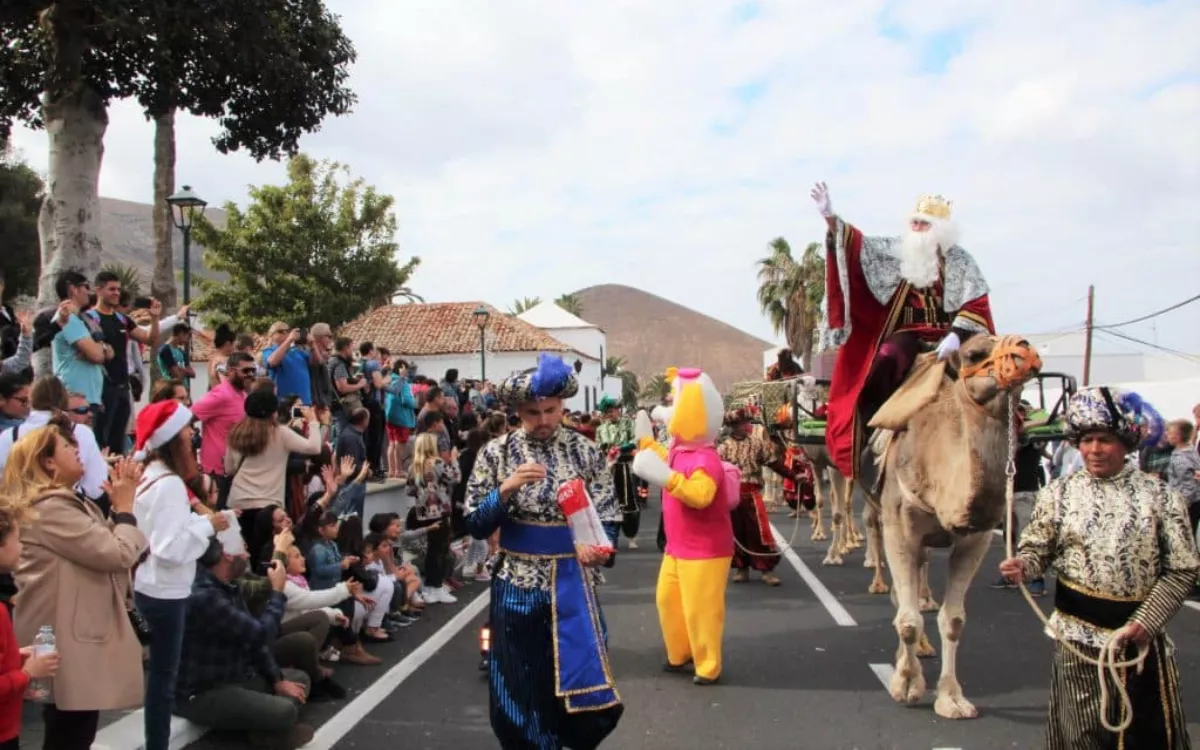 Cabalgatas de Reyes Magos en Lanzarote 2025: horario, recorrido y novedades. En la imagen, cabalgata en Tías. / AH