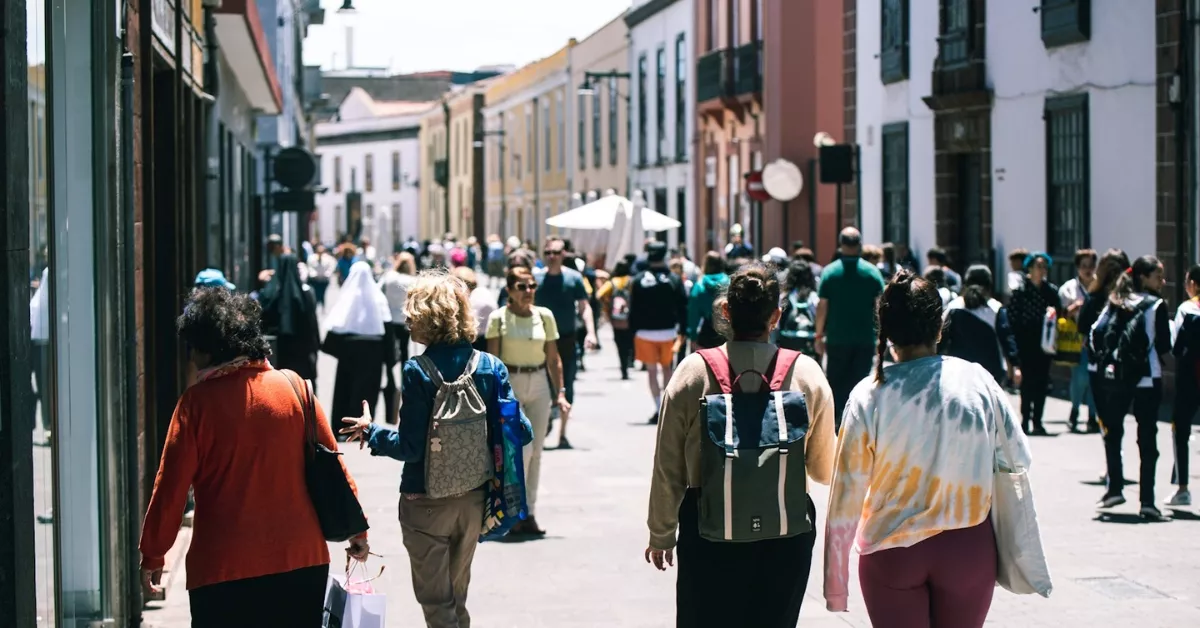 Personas paseando por el casco histórico de La Laguna / AYUNTAMIENTO DE LA LAGUNA