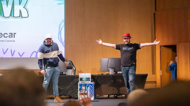 Uno de los momentos más esperados fue el encuentro con el youtuber Timba Vk / CABILDO DE GRAN CANARIA