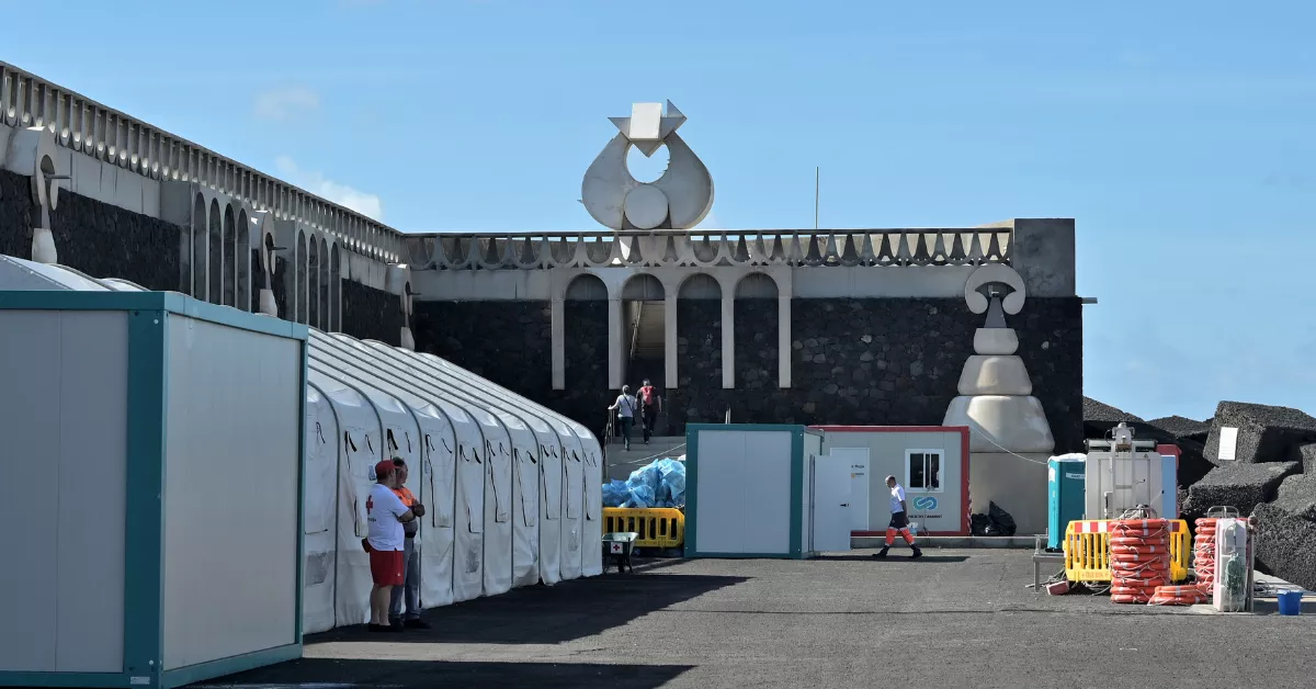 Instalaciones de Cruz Roja en el Puerto de La Restinga / EFE - GELMERT FINOL