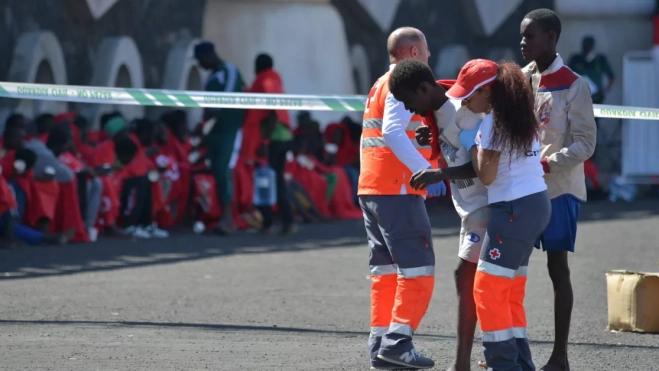 Un migrante recién llegado a El Hierro / EFE - GELMERT FINOL Un migrante recién llegado a El Hierro / EFE - GELMERT FINOL