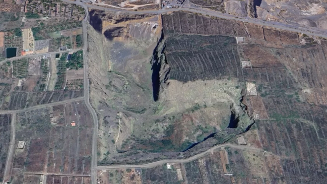 Uno de los huecos en el terreno que dejó el caso Áridos. GOOGLE MAPS