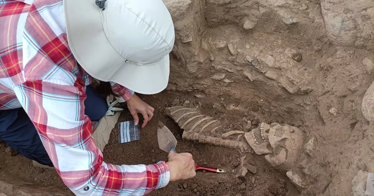 Una arqueóloga trabaja en Pozo Izquierdo / AH