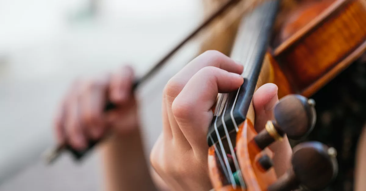 Imagen de una persona tocando el violín / AH