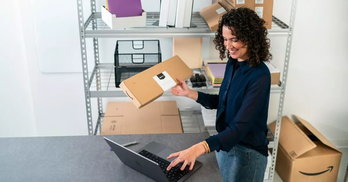 En la imagen, una trabajadora de Amazon / SERVIMEDIA