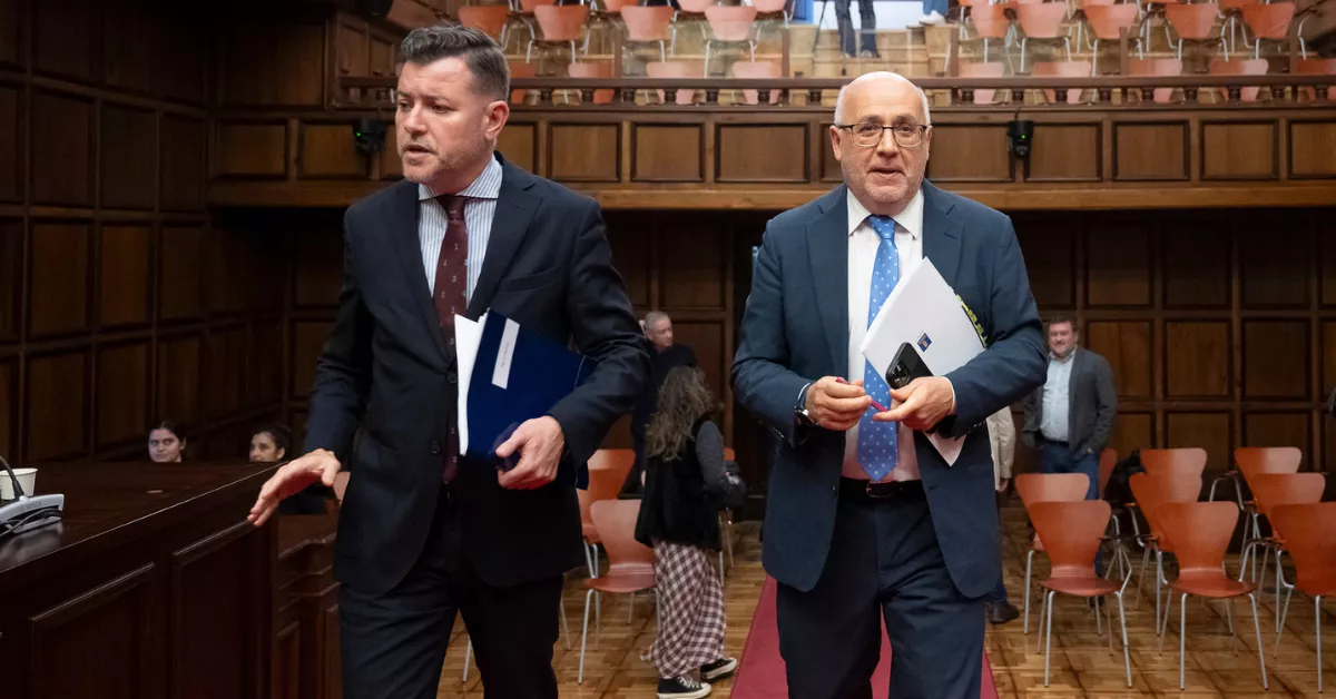 A la izquierda, Teodoro Sosa, consejero de Presidencia y Movilidad; a la derecha, Antonio Morales, presidente del Cabildo / AH