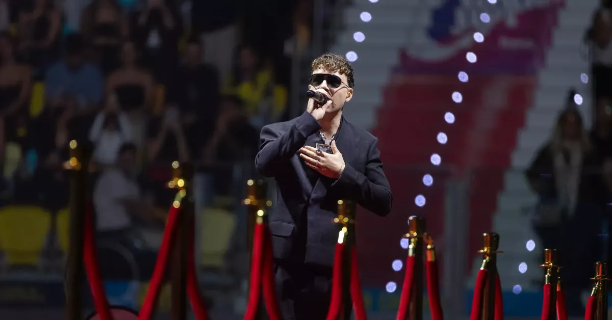 El cantante grancanario Quevedo durante un concierto. / EFE