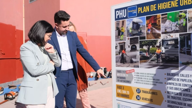 La alcaldesa Carolina Darias junto al concejal de Limpieza, Héctor Alemán / AH