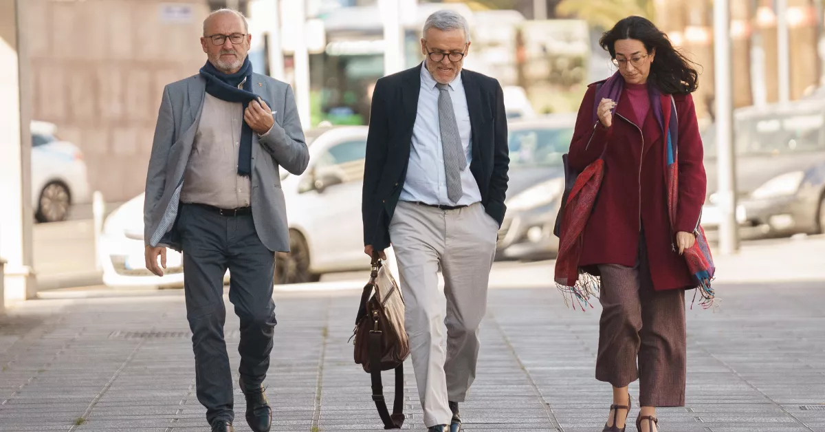 El exdiputado del PSOE Juan Bernardo Fuentes Curbelo a su llegada al Palacio de Justicia de Santa Cruz de Tenerife en el que ha sido citado por la juez que instruye el caso Mediador / EFE - RAM