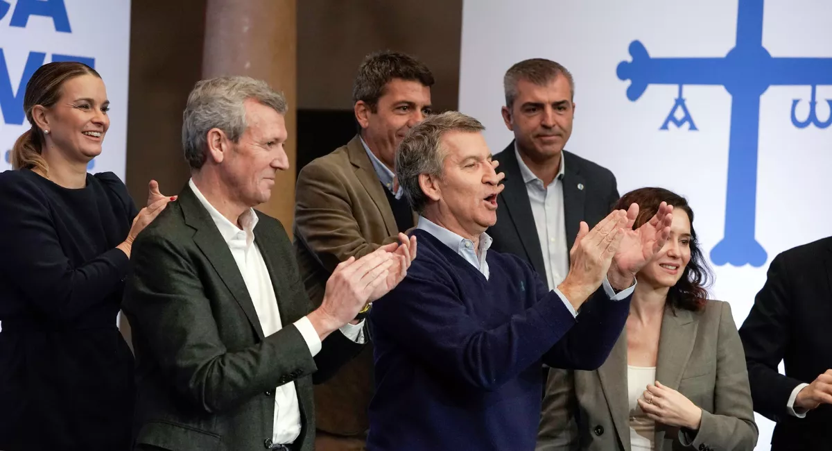 El líder del Partido Popular, Alberto Núñez Feijóo, junto con los barones del PP. / EFE