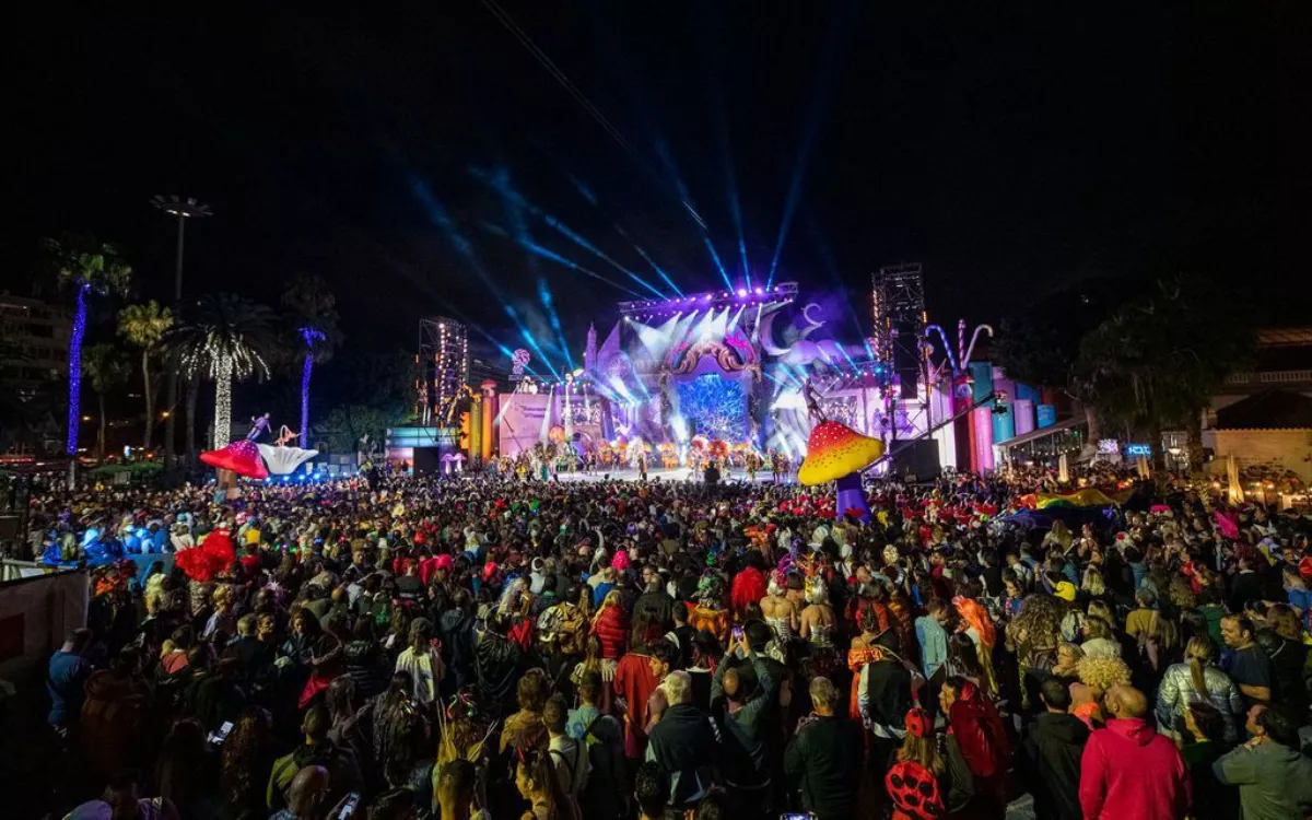 El Ayuntamiento de Las Palmas sopesa trasladar los Mogollones a Manuel Becerra. En la imagen, noche carnestolenda en el Parque Santa Catalina. / AH