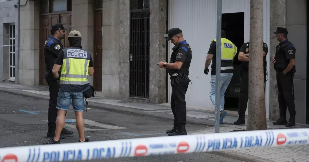 Agentes de la Policía Local de Las Palmas de Gran Canaria durante un servicio / EFE - ÁNGEL MEDINA G.