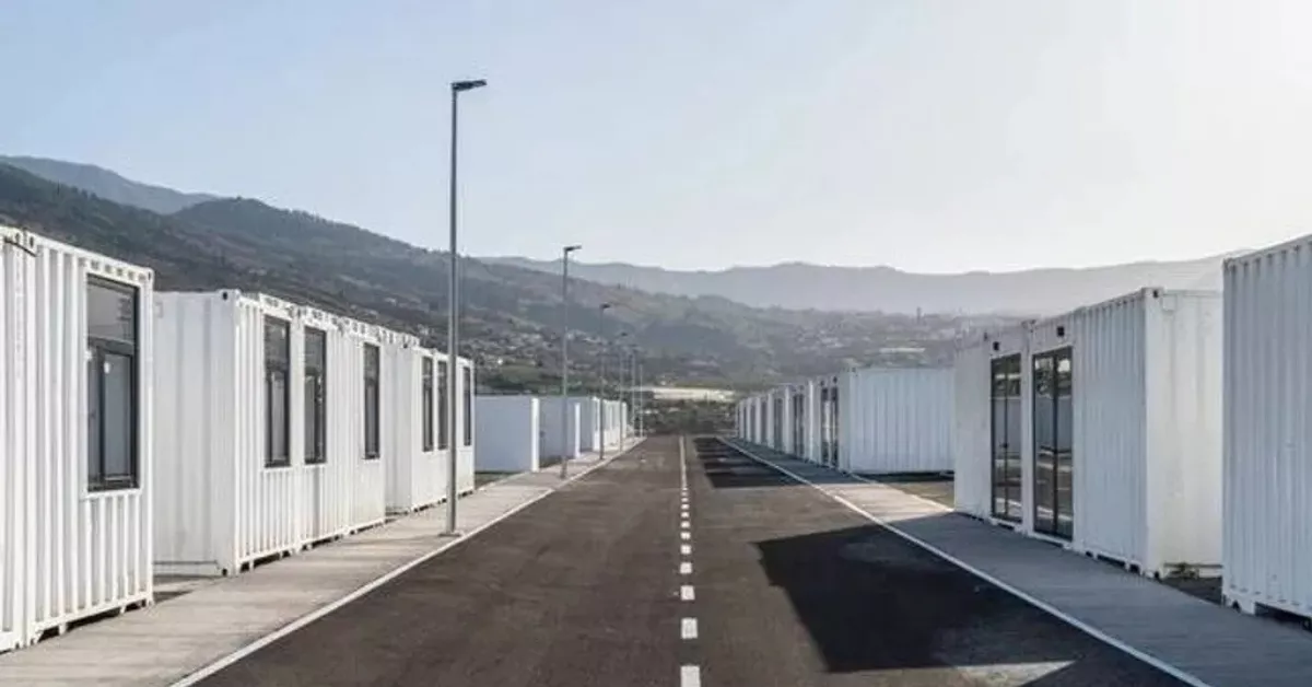 Casas en contenedores en La Palma para afectados por el volcán Tajogaite./ ARCHIVO
