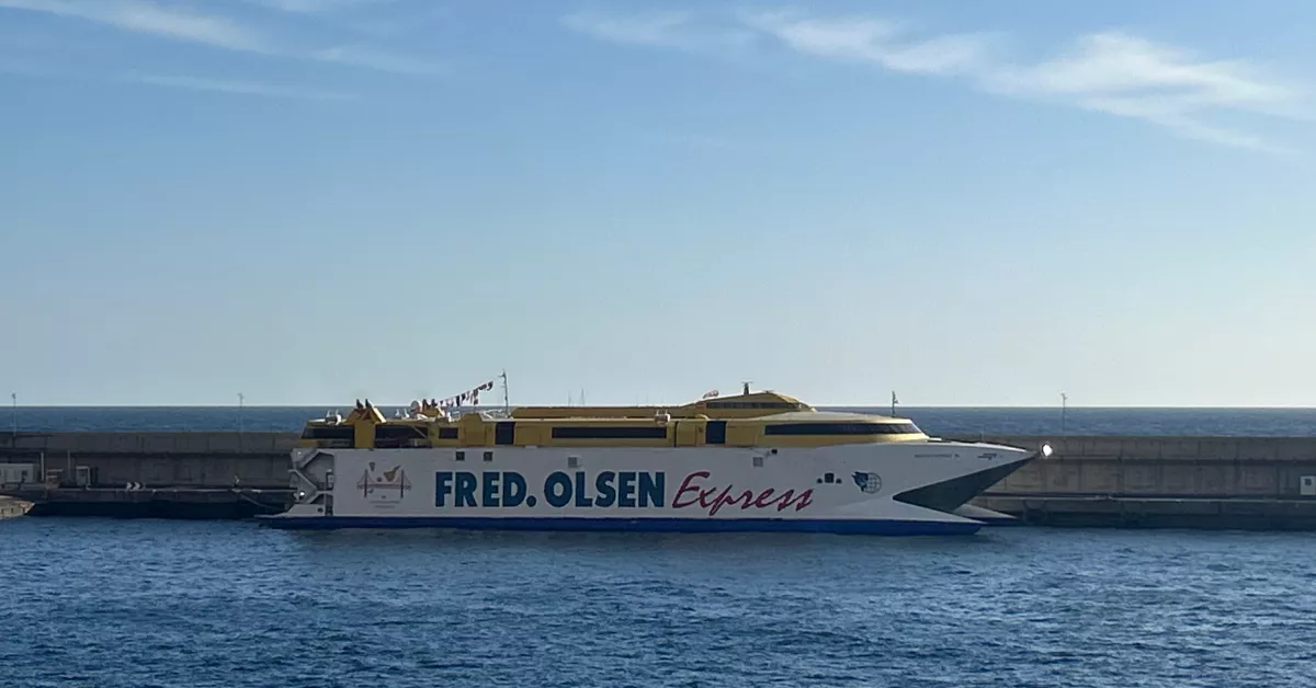 El buque 'Bentago Express' de Fred. Olsen en su primer viaje a El Hierro desde Tenerife./ CEDIDA