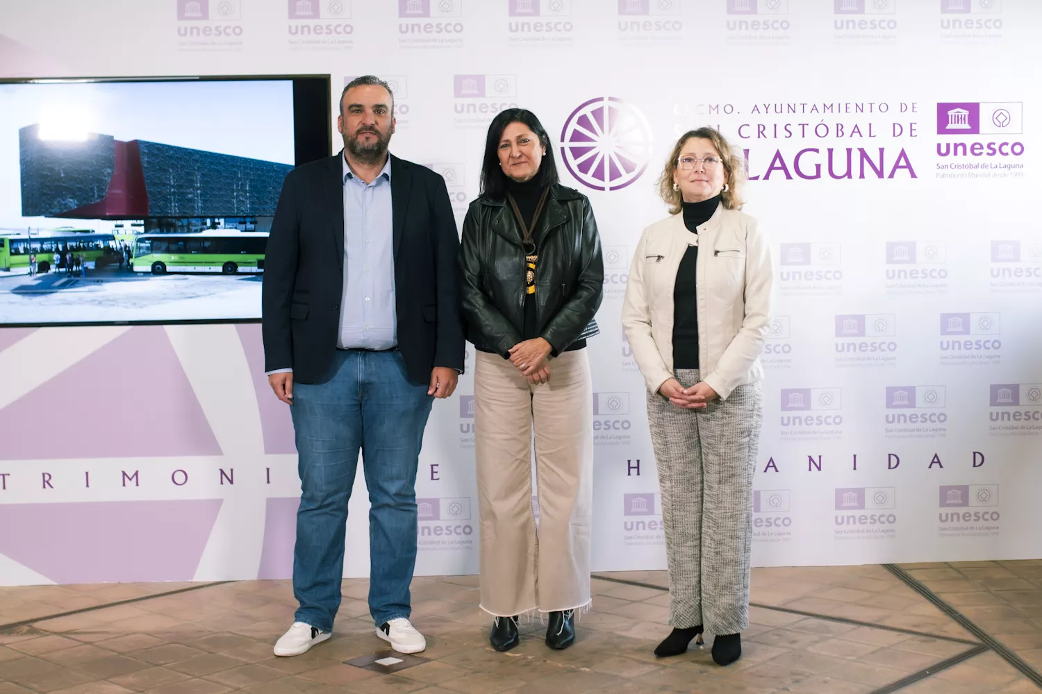 De izquierda a derecha, Domingo Galván (concejal de Movilidad Sostenible de La Laguna), Eulalia García (consejera de Movilidad del Cabildo de Tenerife) y Viky Padilla (consejera delegada de Titsa)./ CEDIDA De izquierda a derecha, Domingo Galván (concejal de Movilidad Sostenible de La Laguna), Eulalia García (consejera de Movilidad del Cabildo de Tenerife) y Viky Padilla (consejera delegada de Titsa)./ CEDIDA