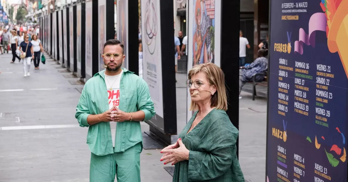 La concejal de Carnaval del Ayuntamiento de Las Palmas de Gran Canaria, Inmaculada Medina, y el director artístico, Josué Quevedo / EFE - ÁNGEL MEDINA G.