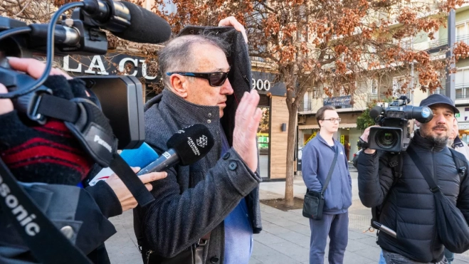 l que fue titular del Juzgado de lo Penal 1 de Granada Manuel Piñar, ya jubilado, a su salida este martes del Juzgado de Instrucción 3 de Granada. EFE