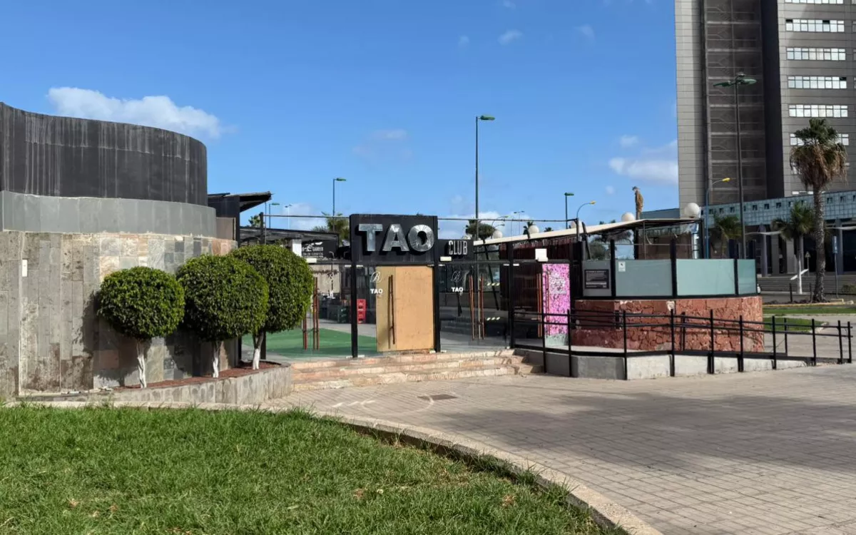 Adiós a la terraza TAO: el Ayuntamiento de Las Palmas recupera otro espacio público. / AH