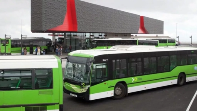 Intercambiador de guaguas Titsa en La Laguna / ARCHIVO Intercambiador de guaguas Titsa en La Laguna / ARCHIVO