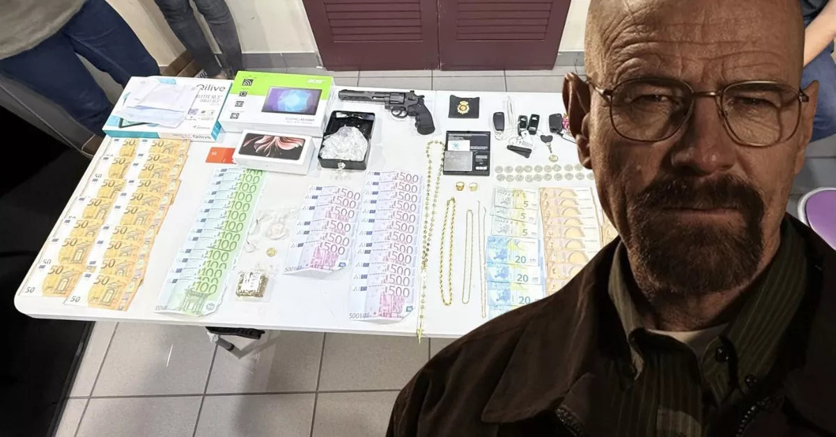 Dinero, armas y drogas incautados en Telde junto a una imagen de Walter White, personaje principal de la aclamada serie 'Breaking Bad'./ CEDIDA