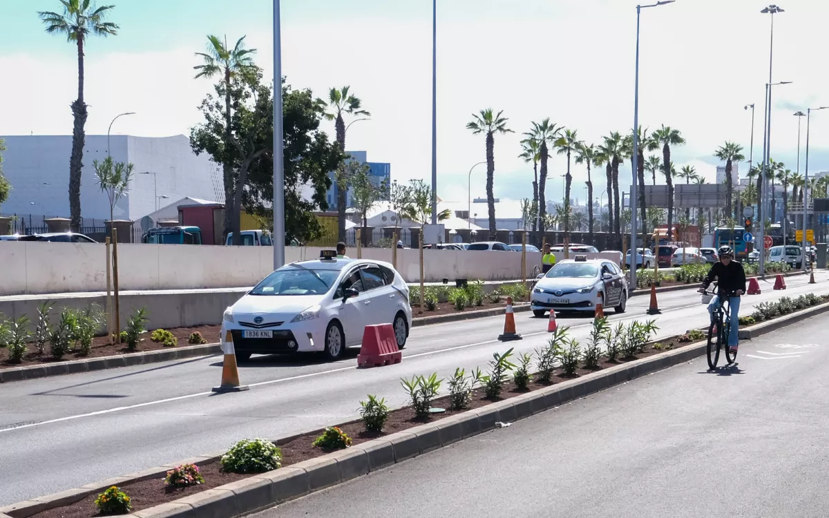 La patronal turística exige soluciones urgentes ante la falta de taxis en Las Palmas. / AH