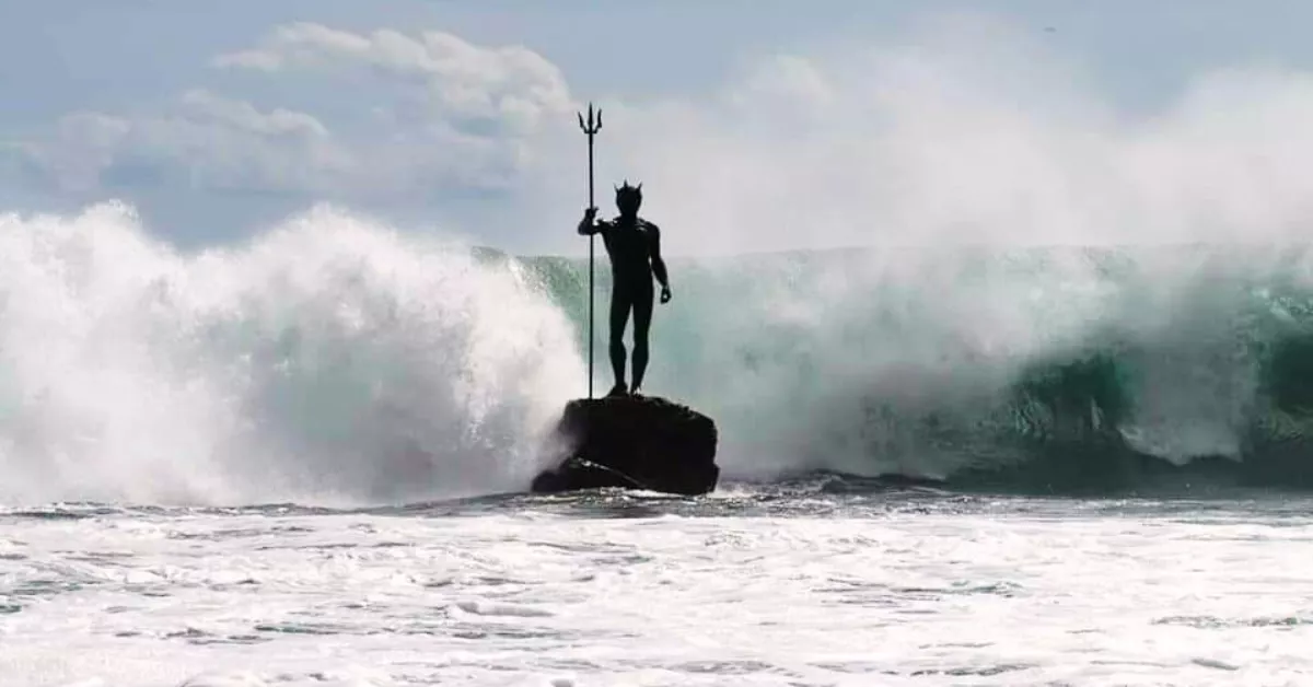En 2010 un temporal arrancó el brazo del tridente al Neptuno de la playa de Melenara, y finalmente fue restituido en 2017./ X.