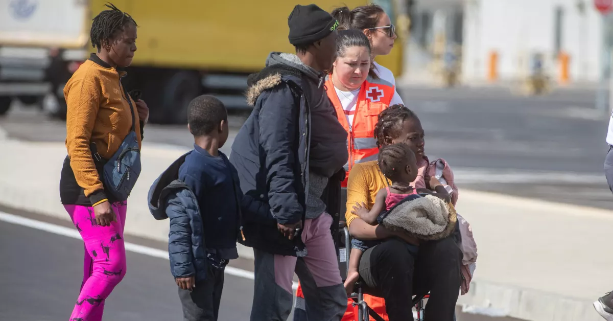Menores migrantes recién llegados a Canarias. / CARLOS DE SÁA-EFE