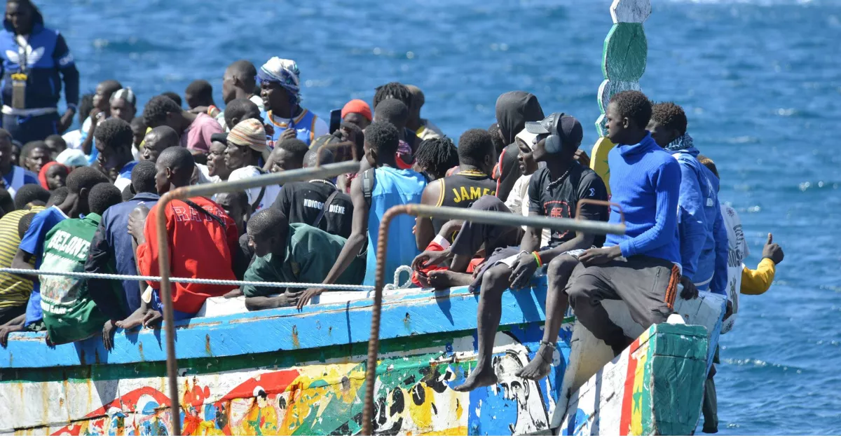 Una embarcación llegando a Canarias en 2024 / EFE - GELMERT FINOL