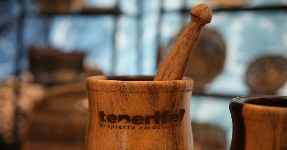 Un mortero serigrafiado de Tenerife en Madrid Fusión./ FRAN BELÍN