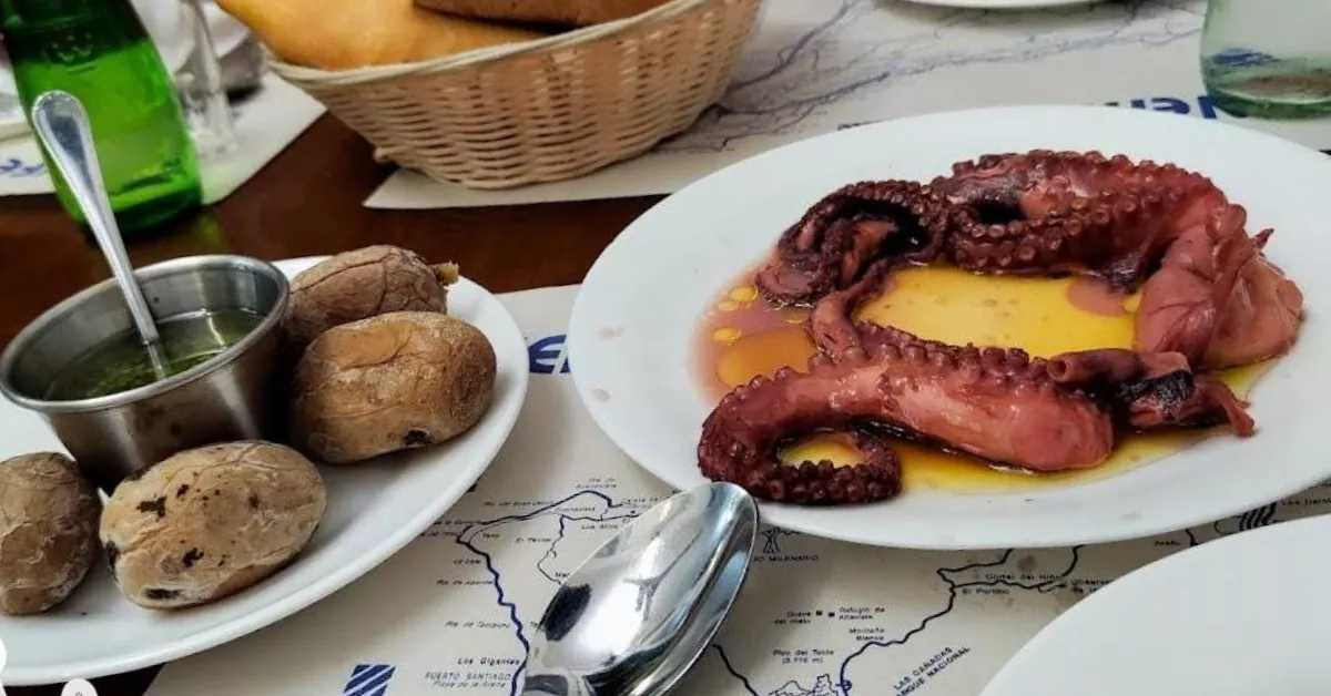 El pulpo es el plato más popular de El Bodegón El Puntero, un restaurante tan conocido como económico en el centro de la capital tinerfeña./ REDES.