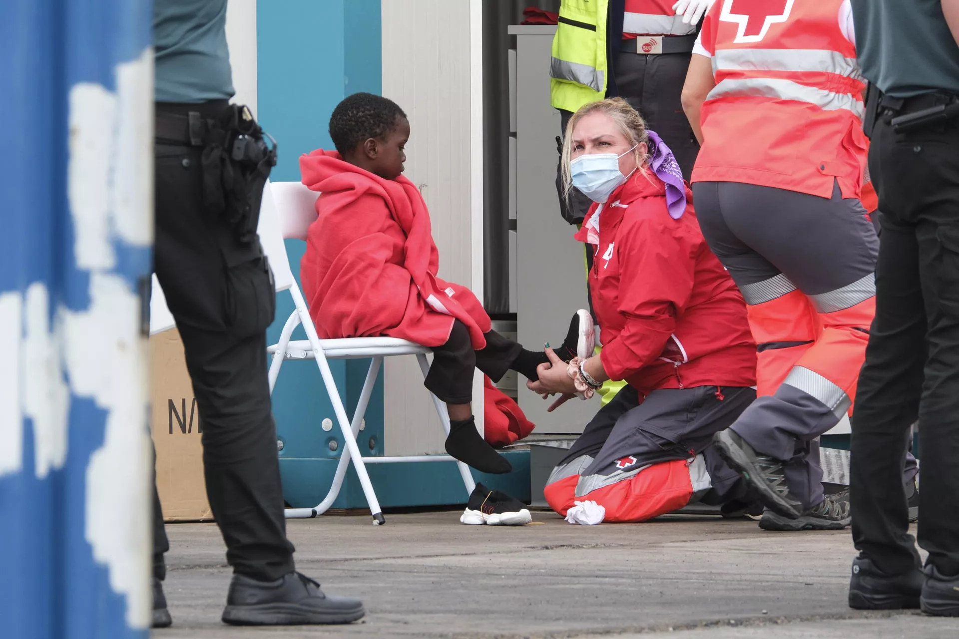 Ola migratoria: 387 personas llegan a Canarias en un día mientras continúan los rescates. / ALBERTO VALDÉS-EFE
