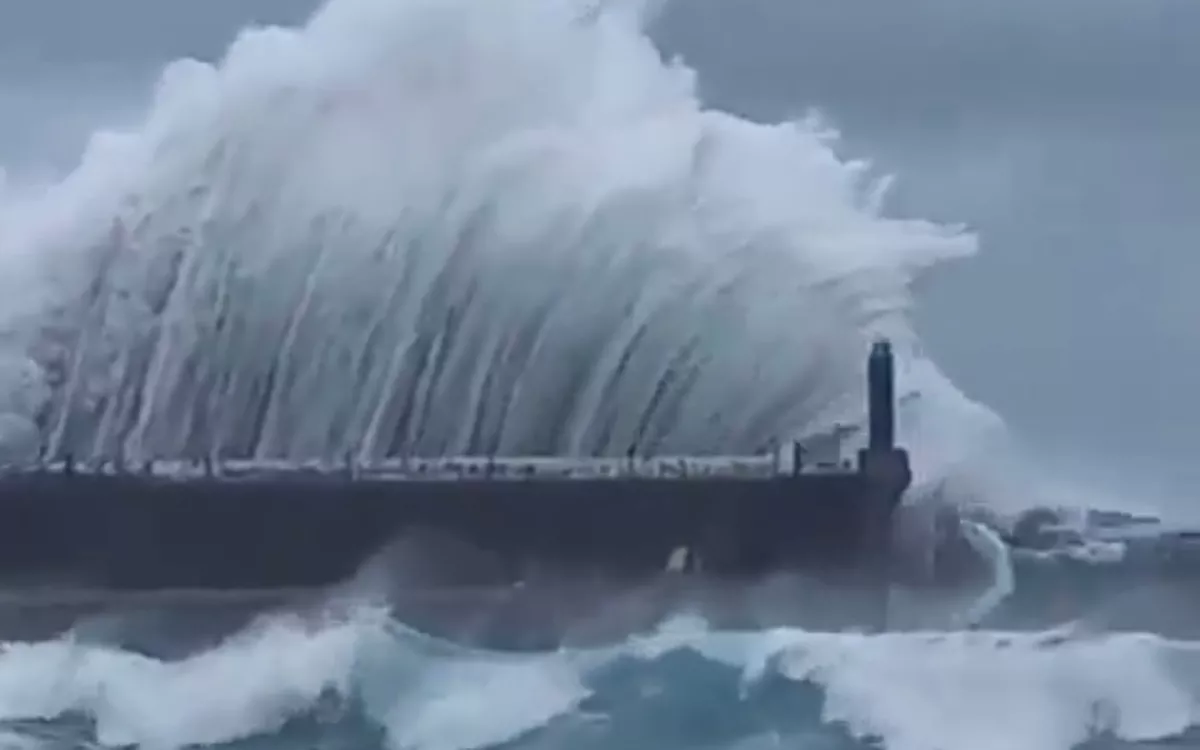 ¡Impresionante! La borrasca Garoé comienza a azotar las costas de Canarias. / AH