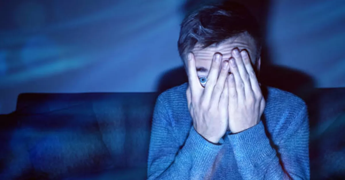 Imagen de una persona con miedo / PEXELS