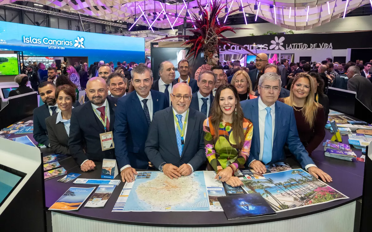 Gran Canaria brilla en Fitur 2025: récords en turismo y apuesta por la sostenibilidad. En la imagen, de izquierda a derecha,Onalia Bueno, Carlos Álamo, Manuel Domínguez, Antonio Morales, Jessica de León, Marco Aurelio Pérez posan en el stand de la isla. / AH