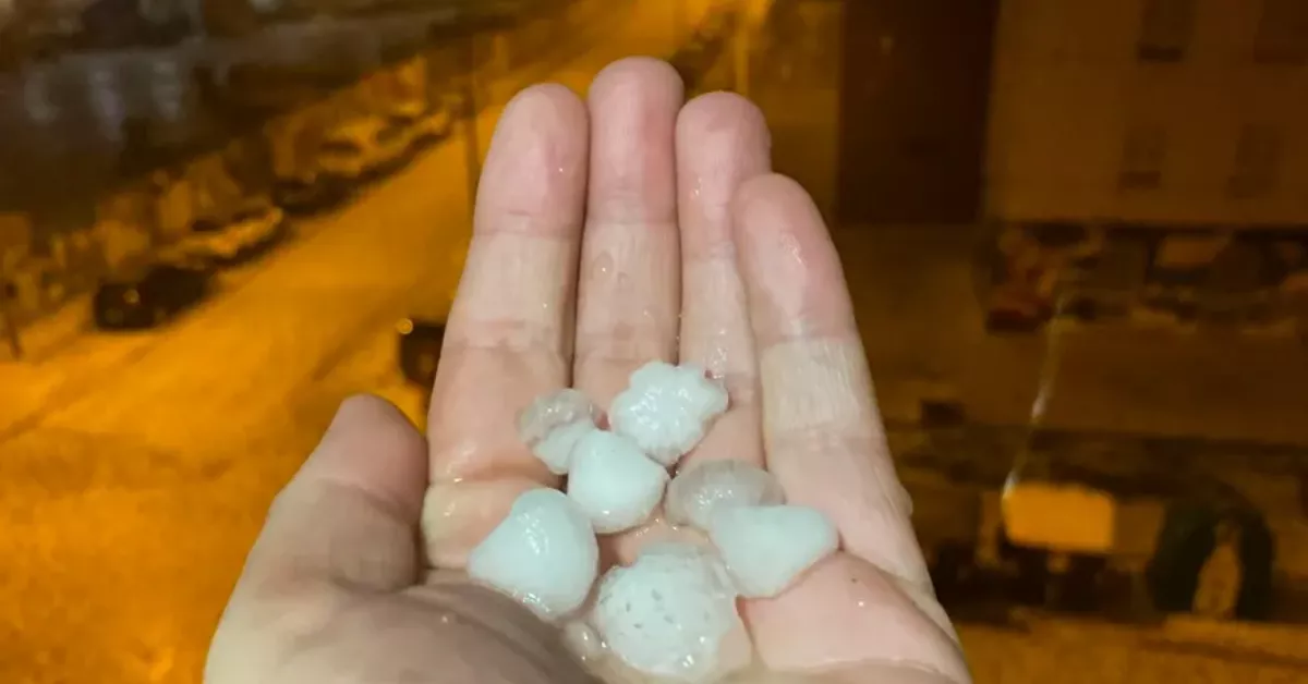 Imagen de granizo como el que advierte la Aemet que puede caer en Canarias / EFE