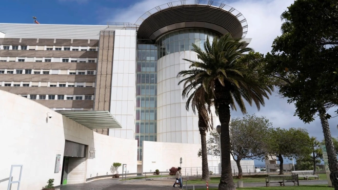 Exterior del Hospital Universitario de Canarias (HUC) . / EFE - Miguel Barreto