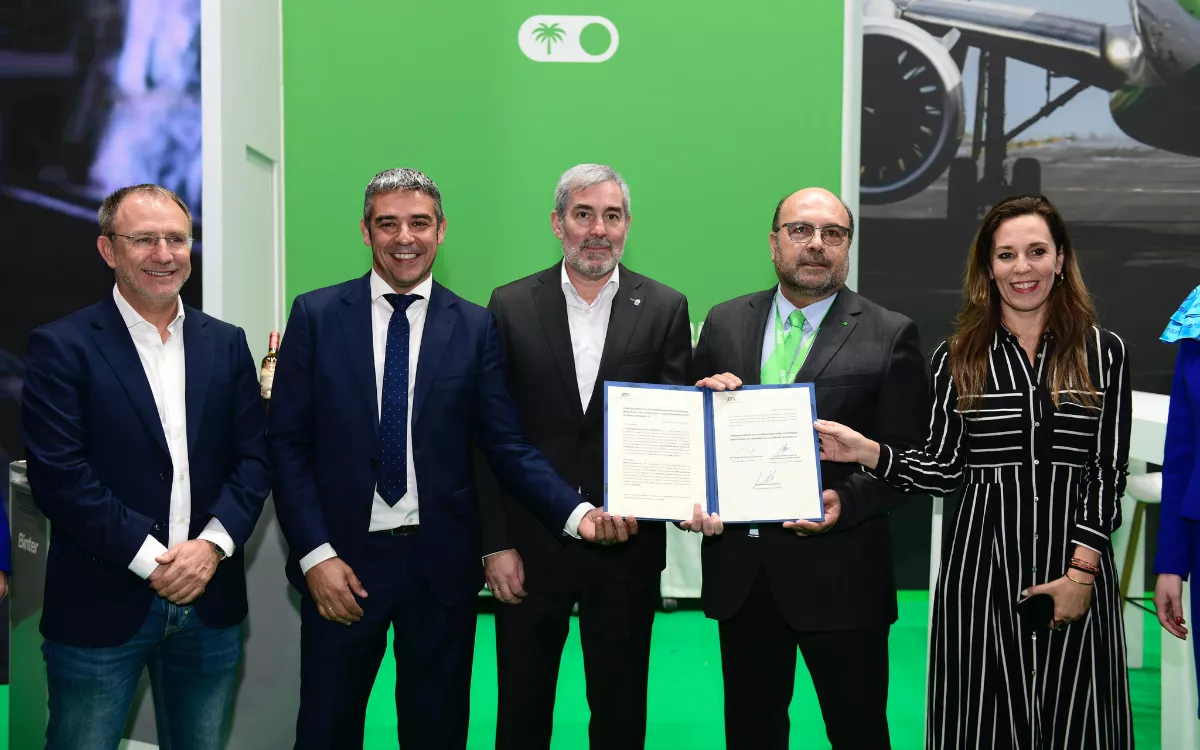 Binter apuesta por los productos canarios y el deporte en la segunda jornada de Fitur. / AH