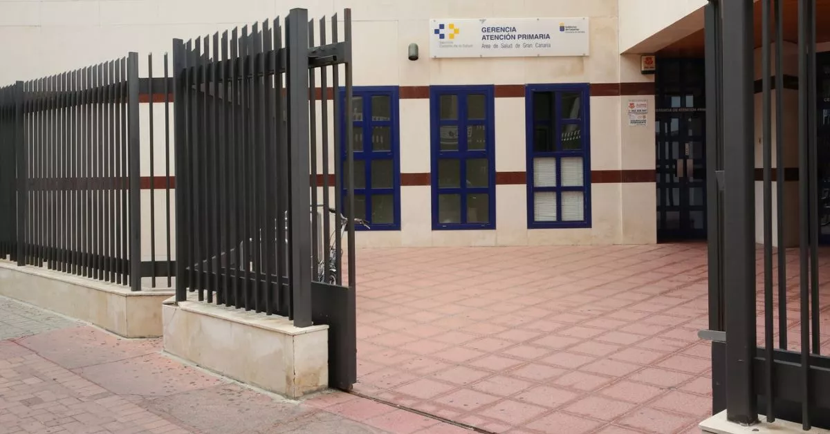 El Centro de Salud de Canalejas, donde trabajaba el médico que va a juicio por abusar de sus pacientes mientras pasaba consulta. / AH