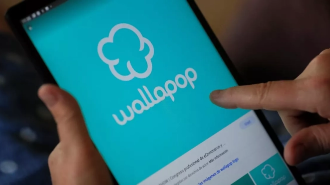 Una persona comprando en Wallapop / EFE