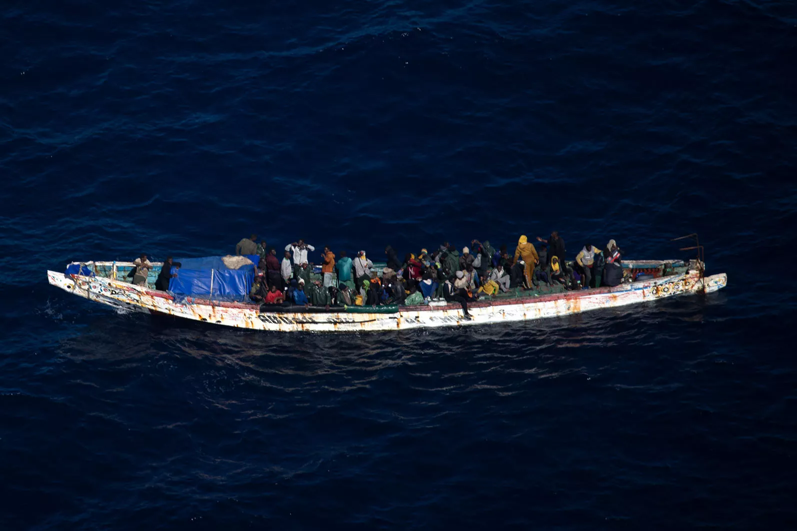 Cayuco avistado cerca de las costas canarias. / SALVAMENTO MARÍTIMO 