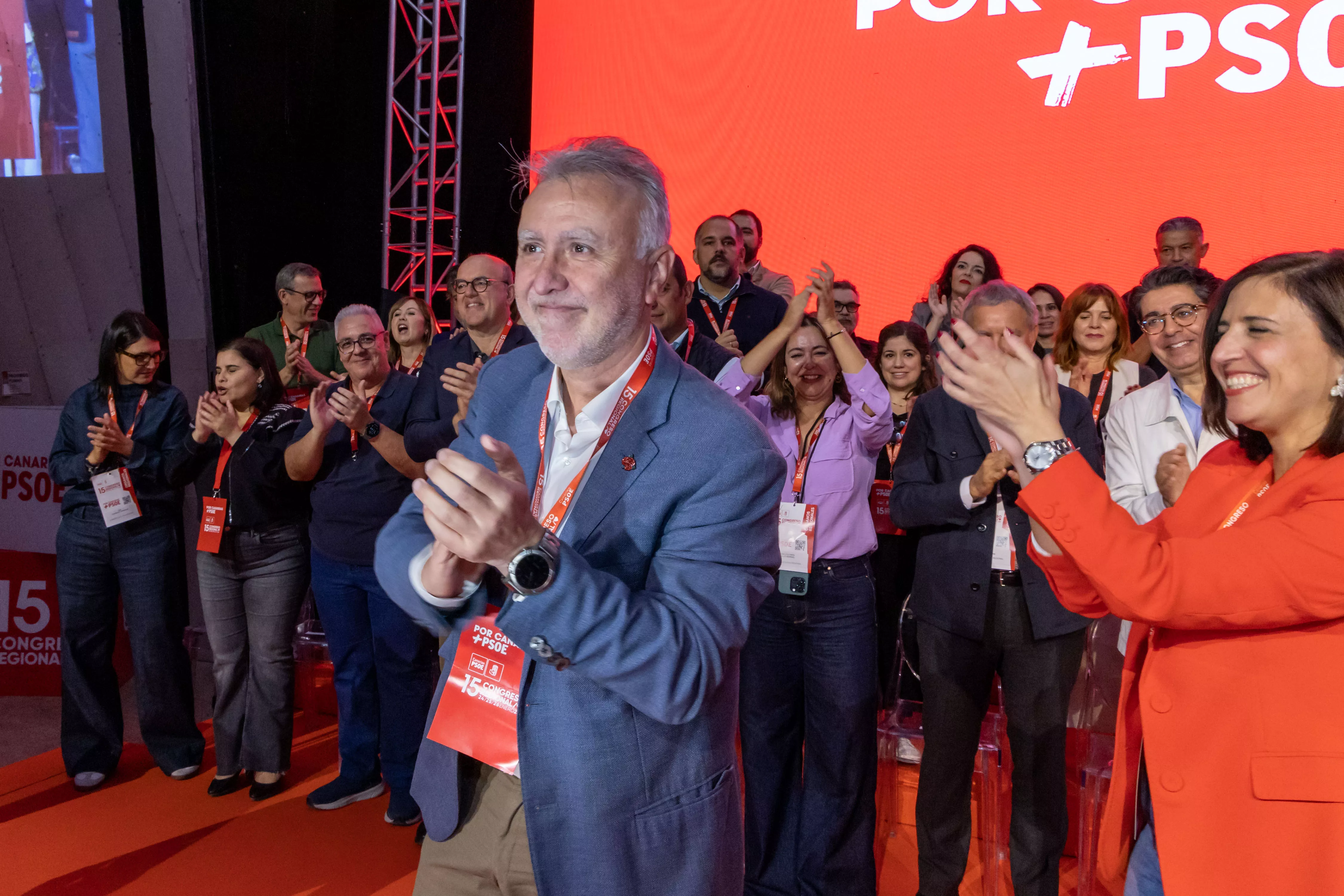 Ángel Víctor Torres supera con éxito una intervención quirúrgica por cáncer. / AH