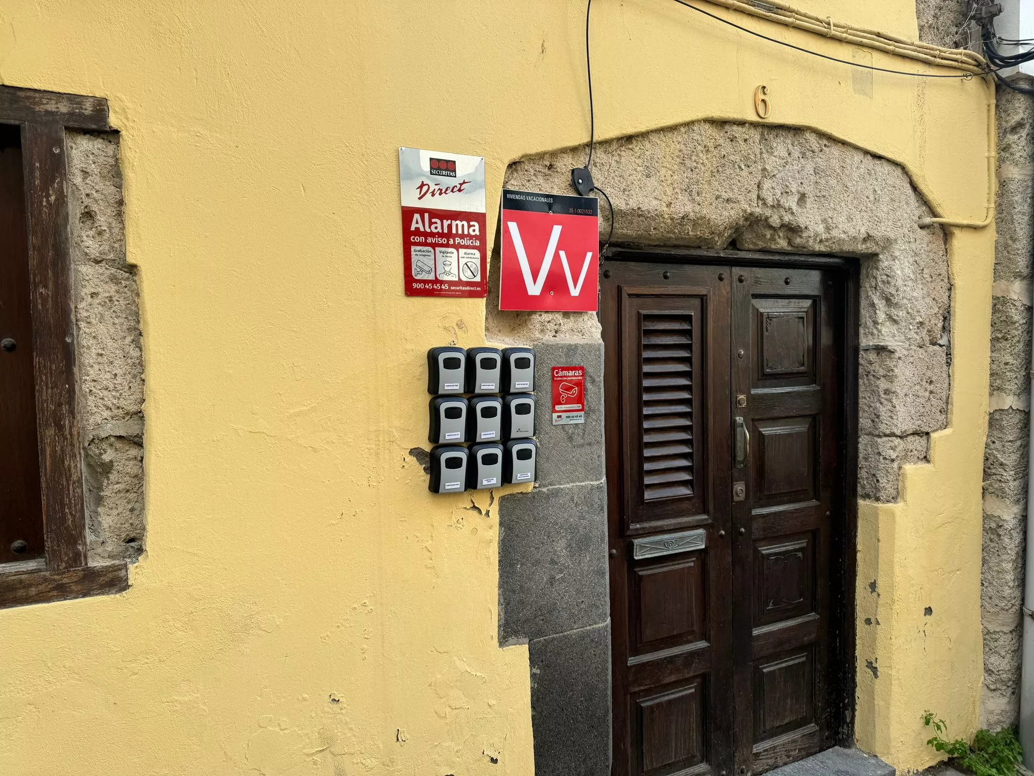Exterior de unas viviendas vacacionales en Canarias. / ATLÁNTICO HOY 
