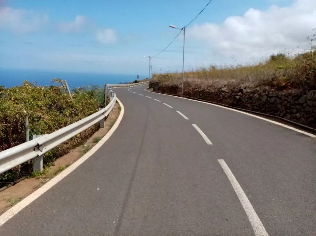Imagen de la carretera TF-215, una de las vías a rehabilitar. / CABILDO DE TENERIFE