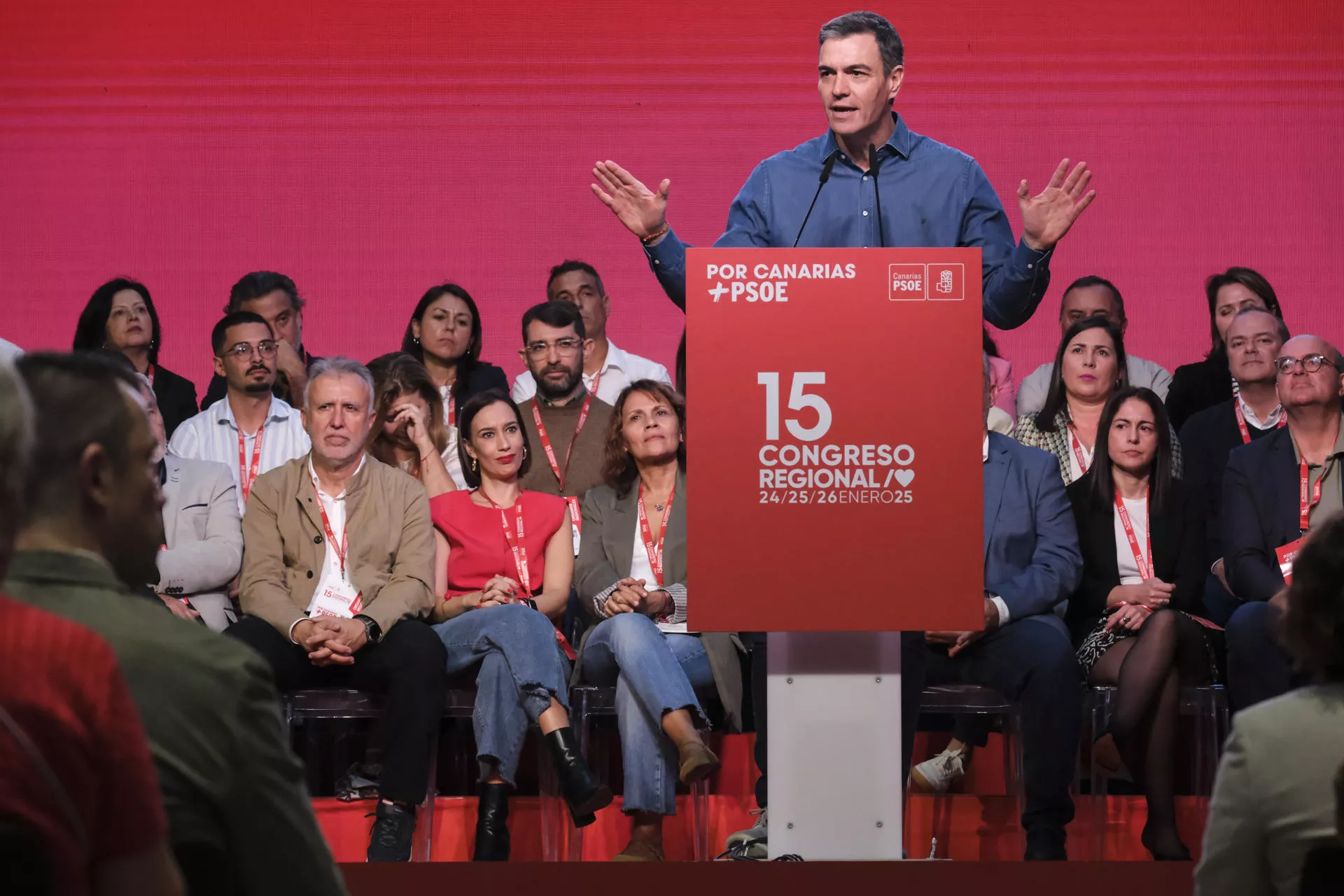 El presidente de España, Pedro Sánchez interviene este domingo durante el 15º Congreso del PSOE de Canarias, celebrado en el Espacio Magma en Adeje (Tenerife) ./ EFE - ALBERTO VALDÉS