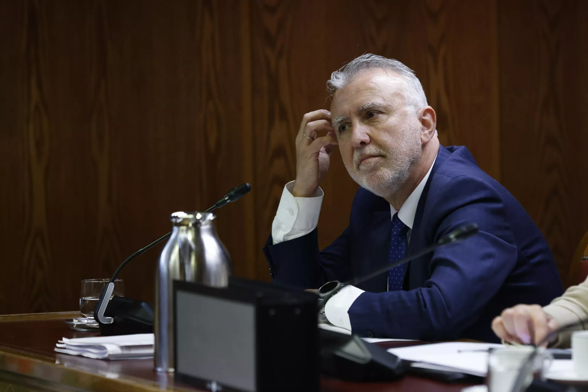 El Gobierno ultima un plan para repartir menores migrantes desde Canarias y Ceuta al resto de España. / BLANCA MILLEZ-EFE