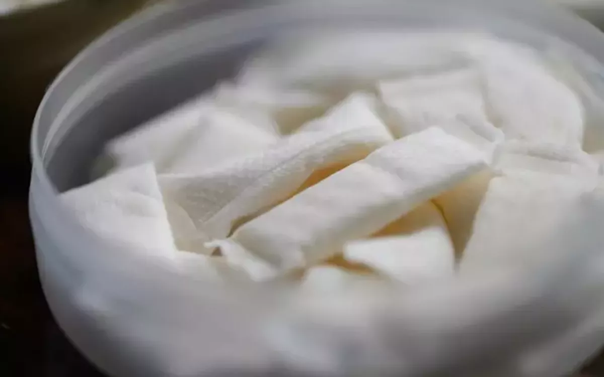 Un experto en tabaquismo defiende las bolsas de nicotina como alternativa menos dañina al tabaco. / ROBERT MICHAEL-DPA