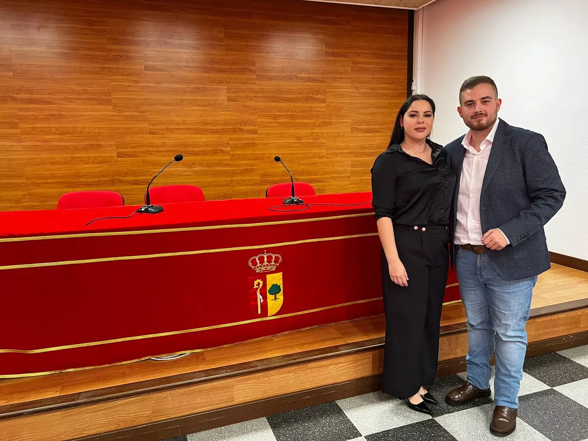 Náim Yánez y Melania Santos González, concejales de Vox en Arona. / AH