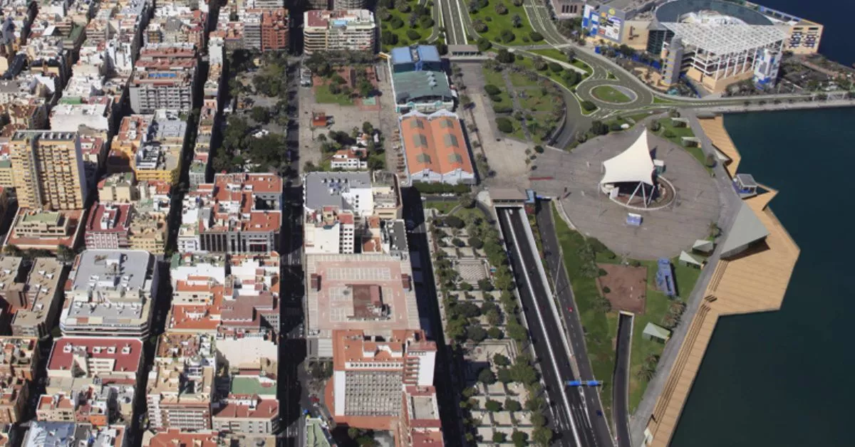Vista aérea del parque Santa Catalina, donde se produjo el robo y la agresión. / AH