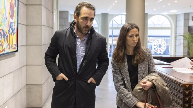 El abogado y empresario, Víctor de Aldama a su llegada al Parlamento de Canarias. / MIGUEL BARRETO-EFE