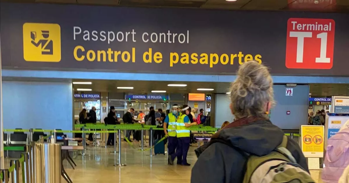 Las aerolíneas tendrán en cuenta si los viajeros cumplen con el requisito y tienen la autorización en vigor. / Archivo